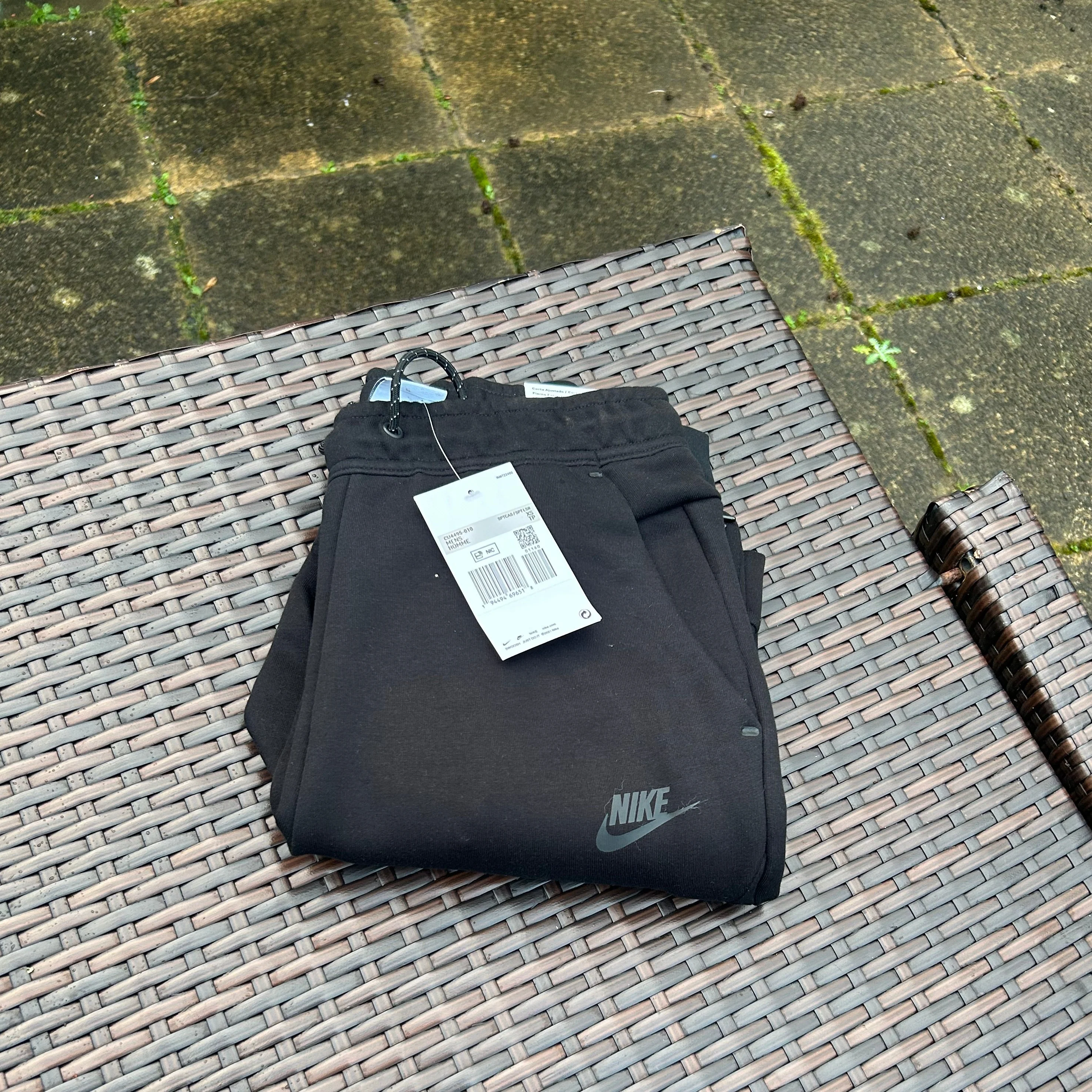 Nike Black Sportswear Tech Fleece - Image 3