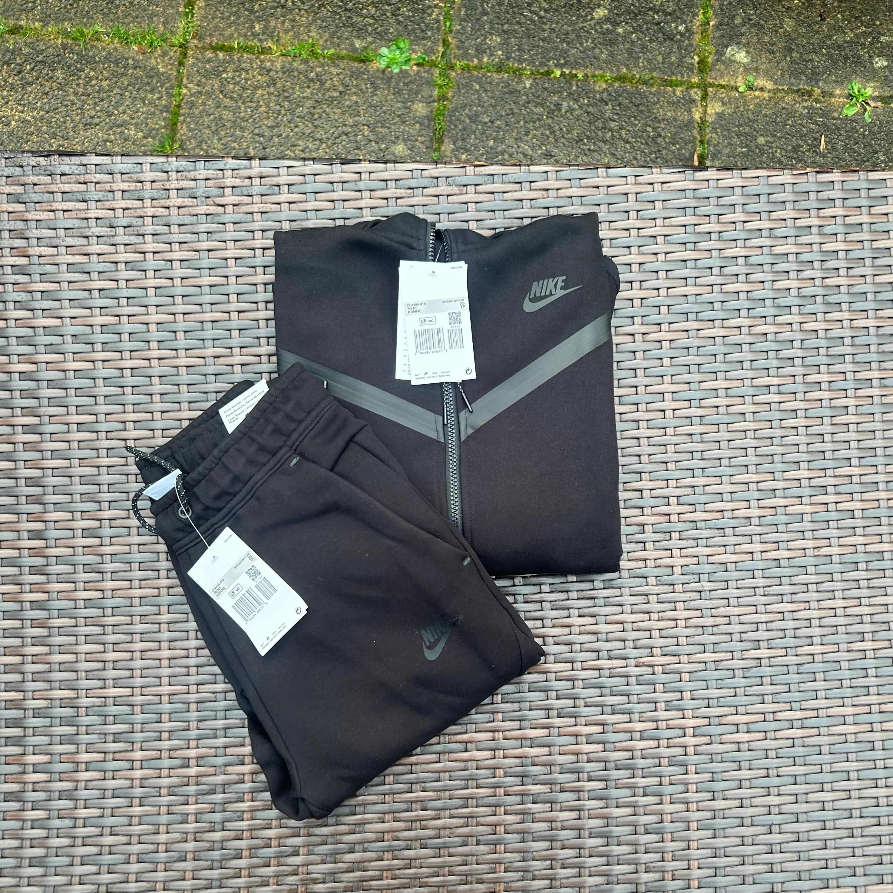 Nike Black Sportswear Tech Fleece - Image 4