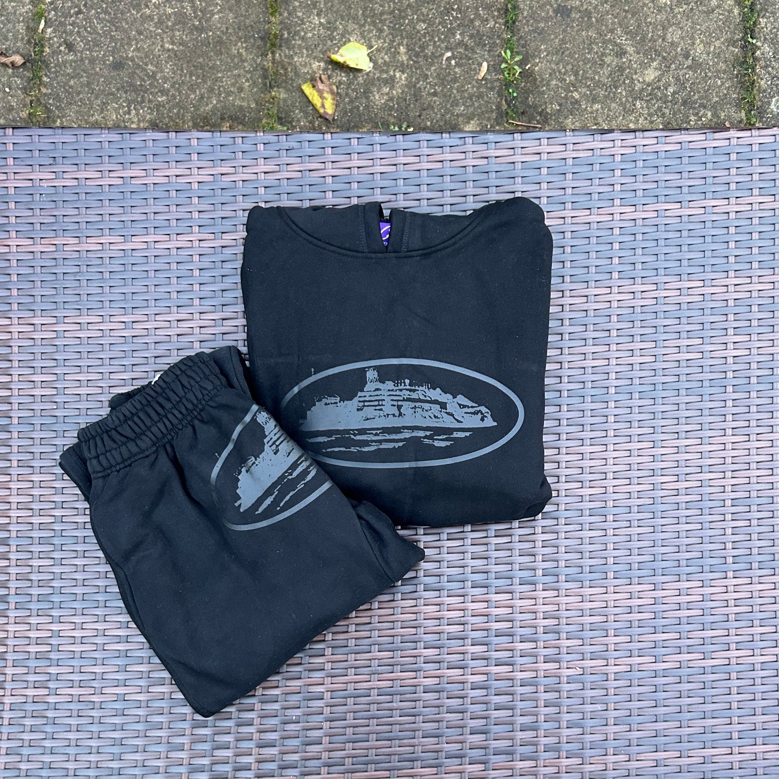 Corteiz Alcatraz Triple Black Tracksuit - Image 4