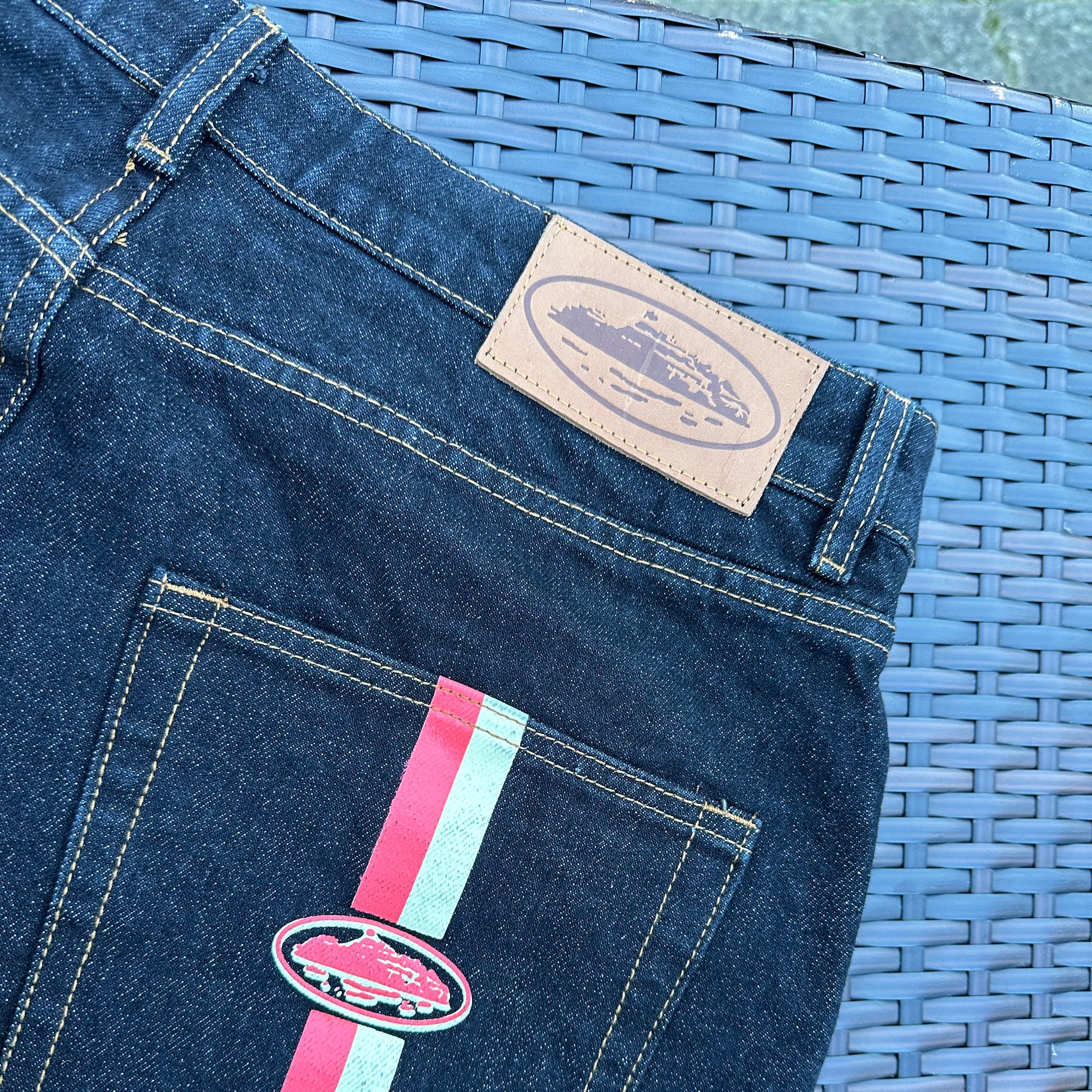 Corteiz 'Black Wash' Dual Stripe Baggy Jeans - Image 4