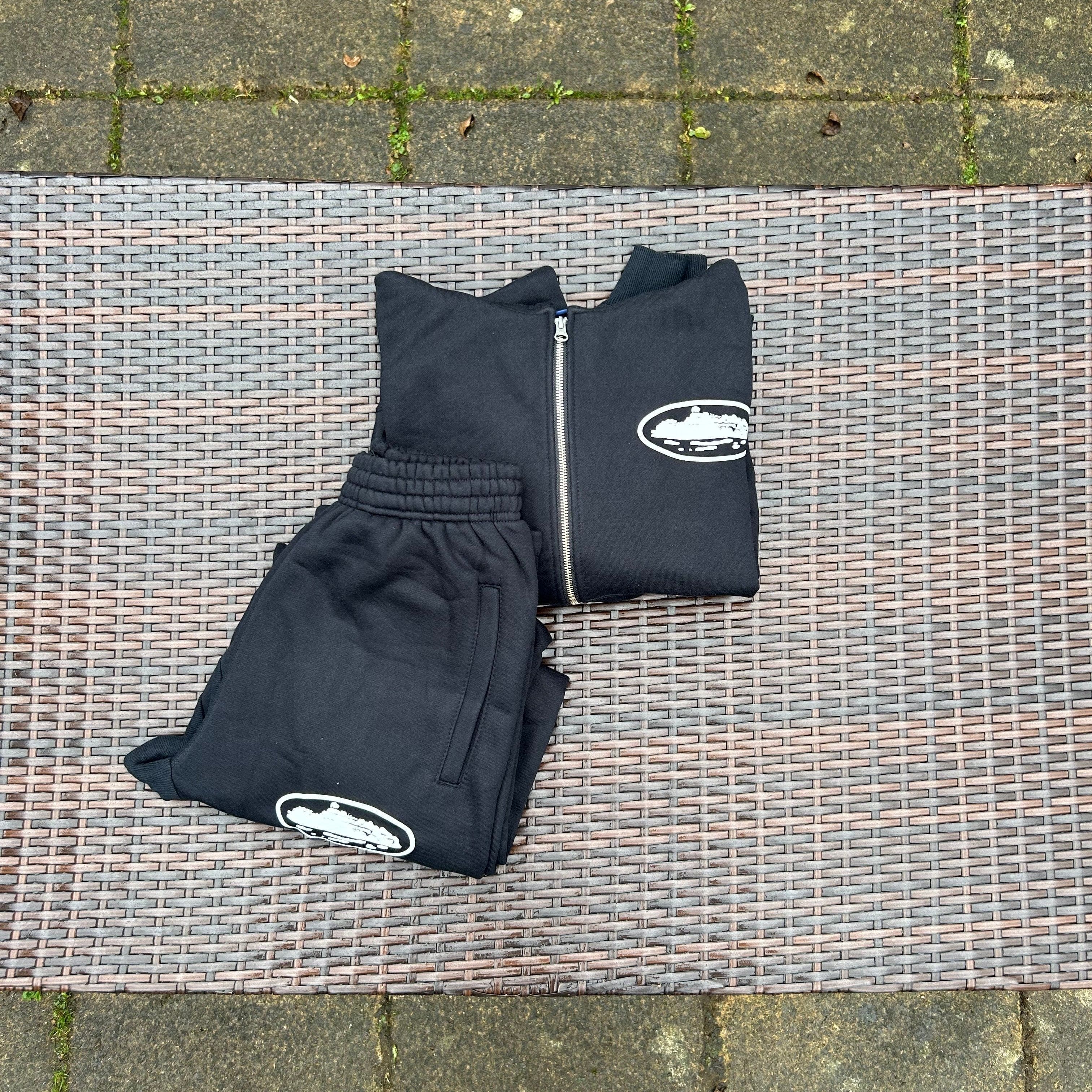 Corteiz Black/White "Alcatraz" Zip-Up Tracksuit - Image 4