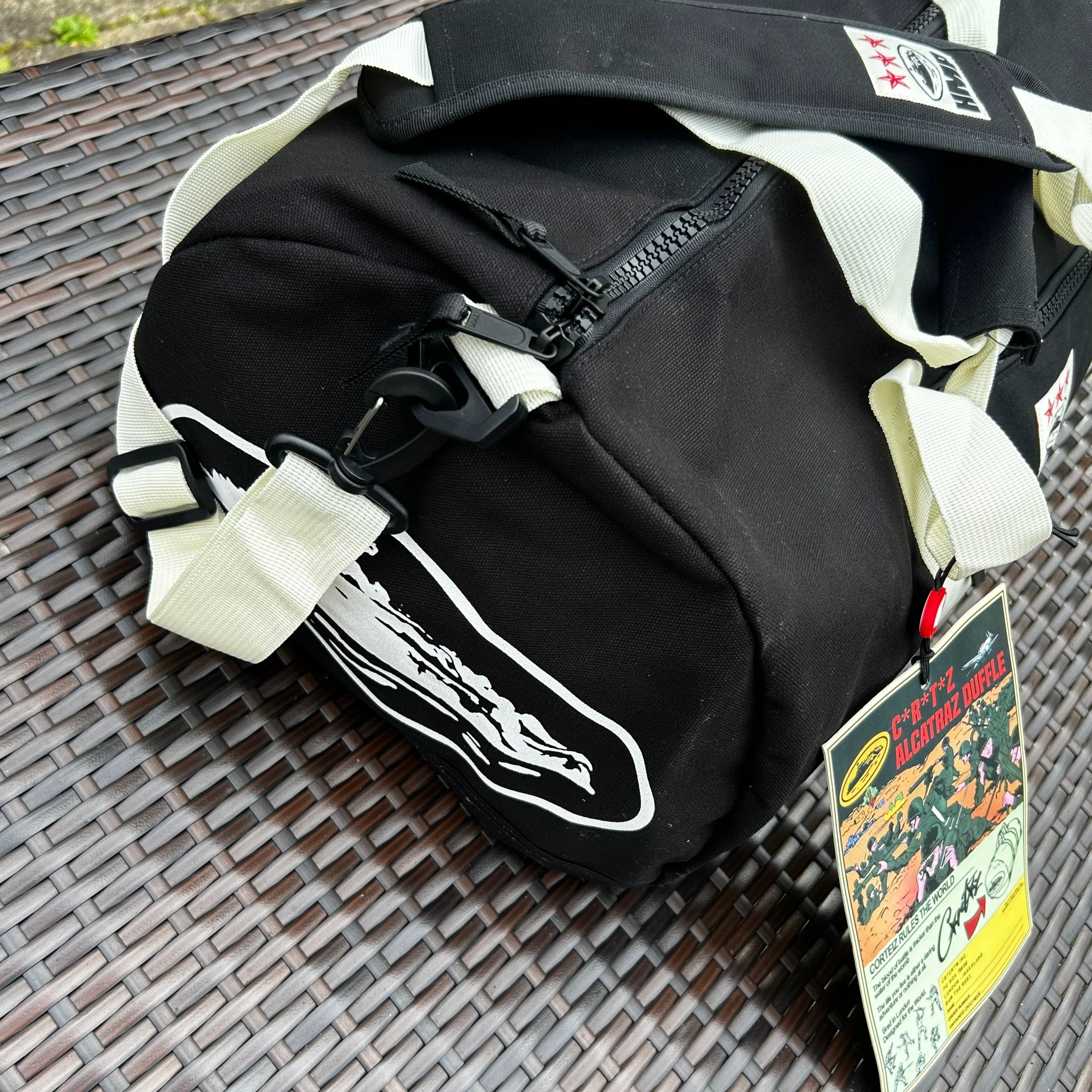 Corteiz Black/White HMP Duffle Bag - Image 2