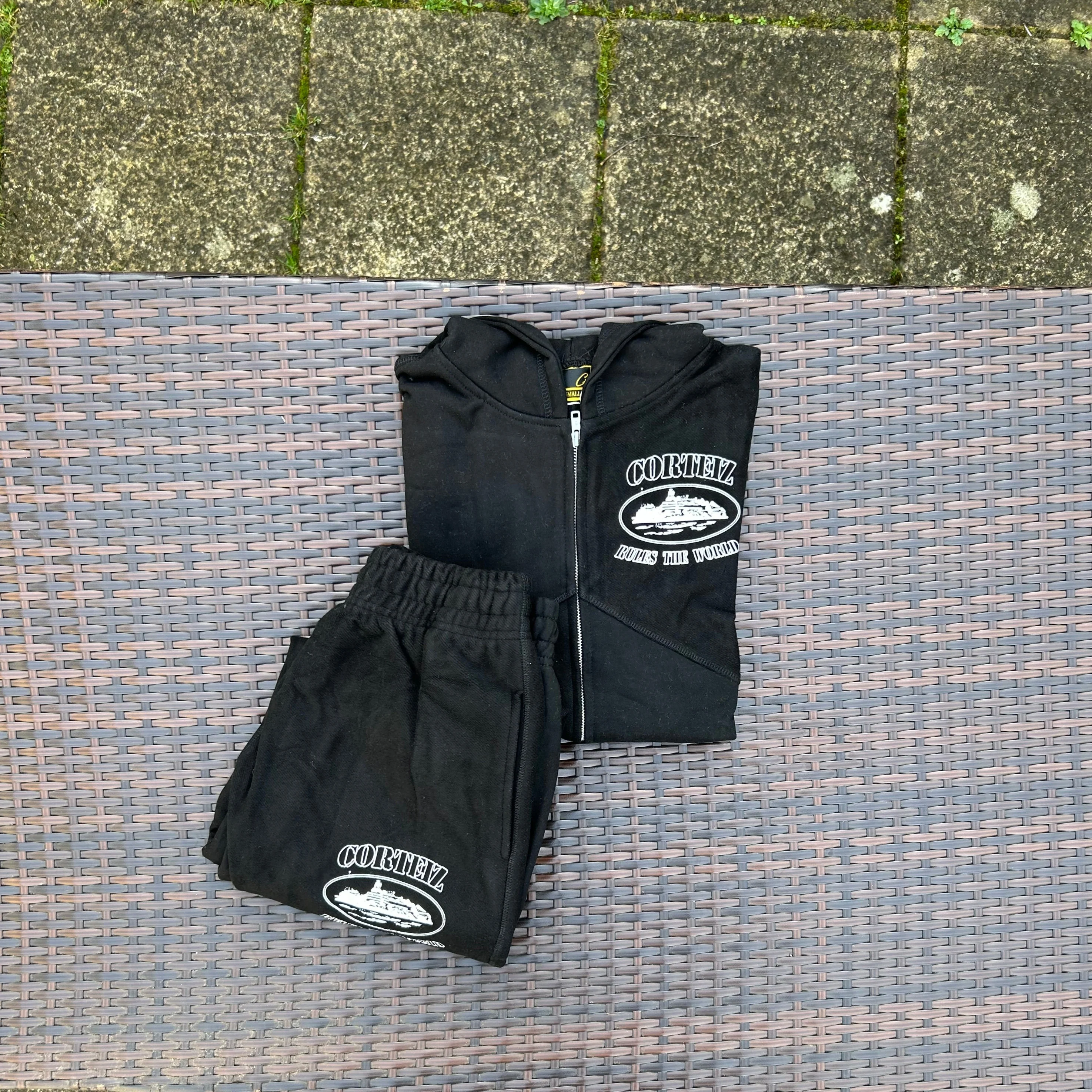 Corteiz Black "Superior V2" Zip-Up Tracksuit - Image 4