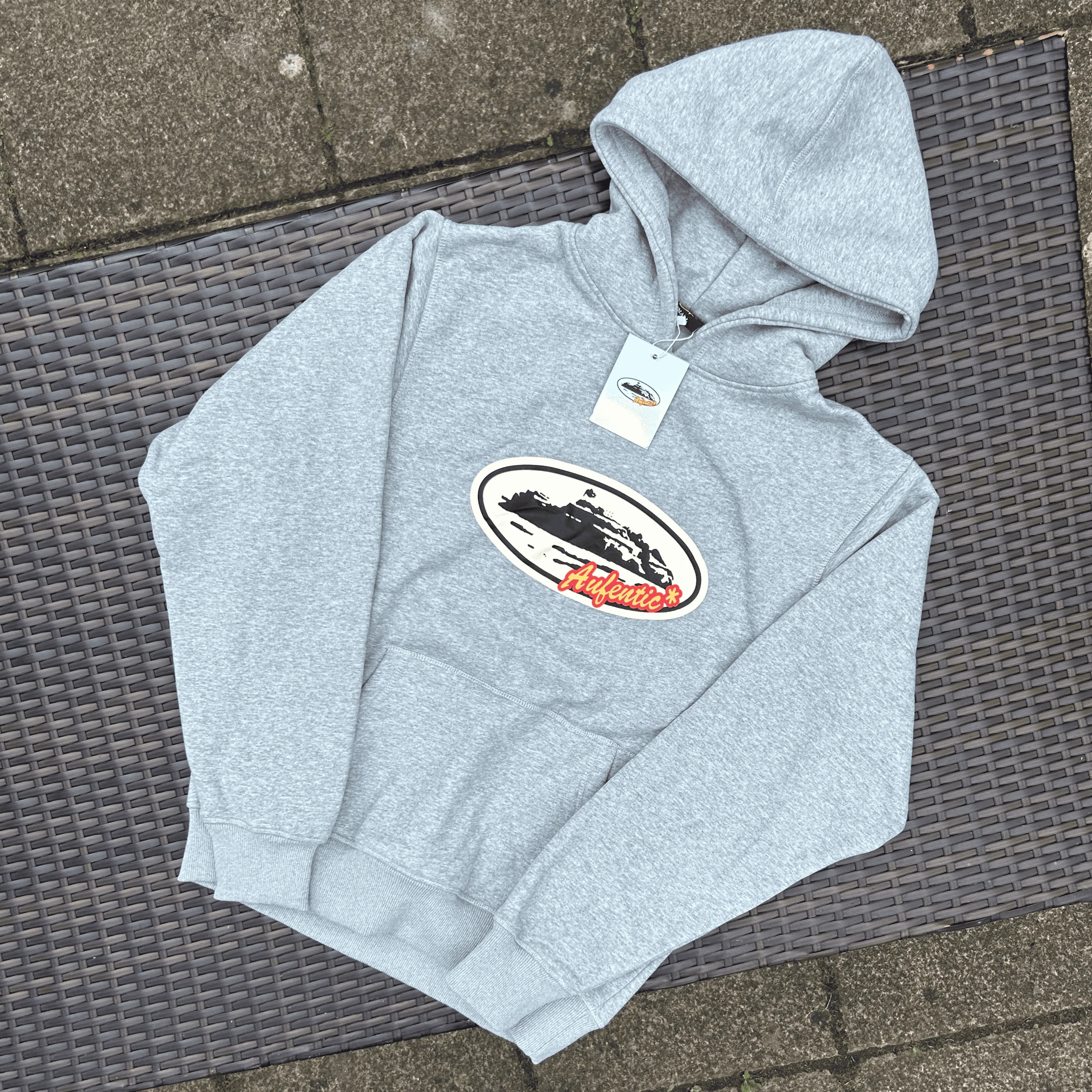 Corteiz Grey "Aufentic" Shorts Set - Image 2