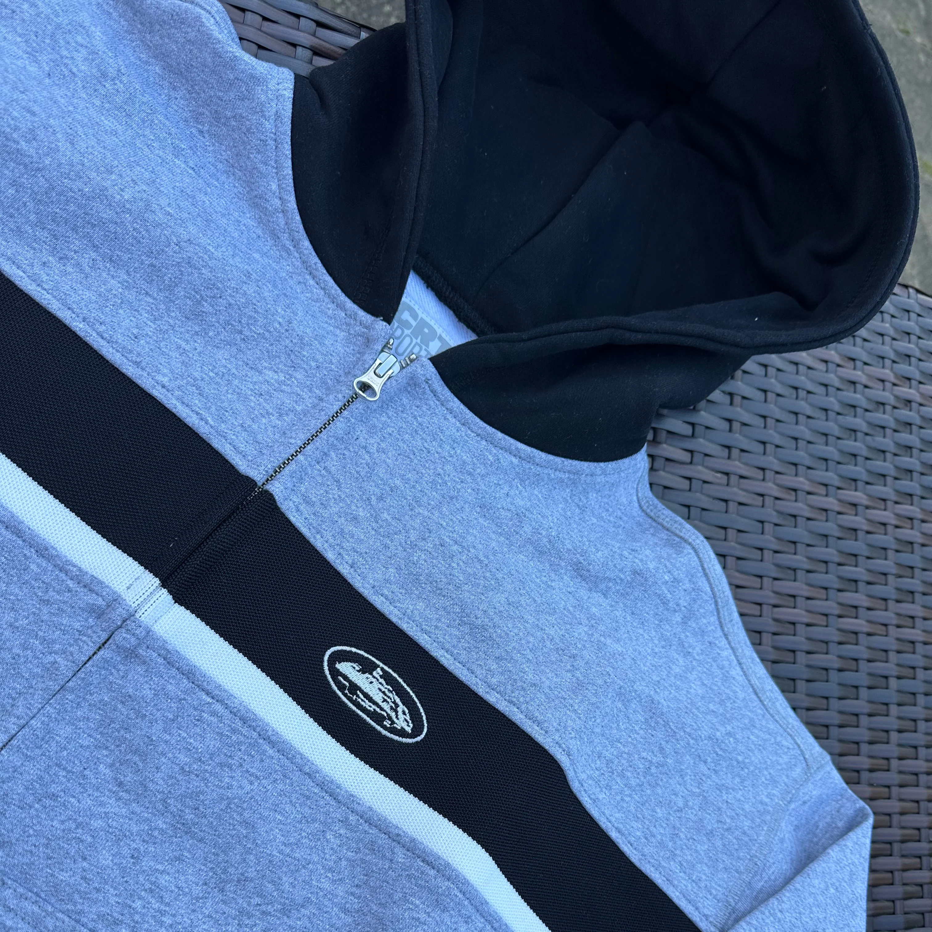 Corteiz Grey/Black Ribbed Sporteiz Zip Hoodie - Image 3
