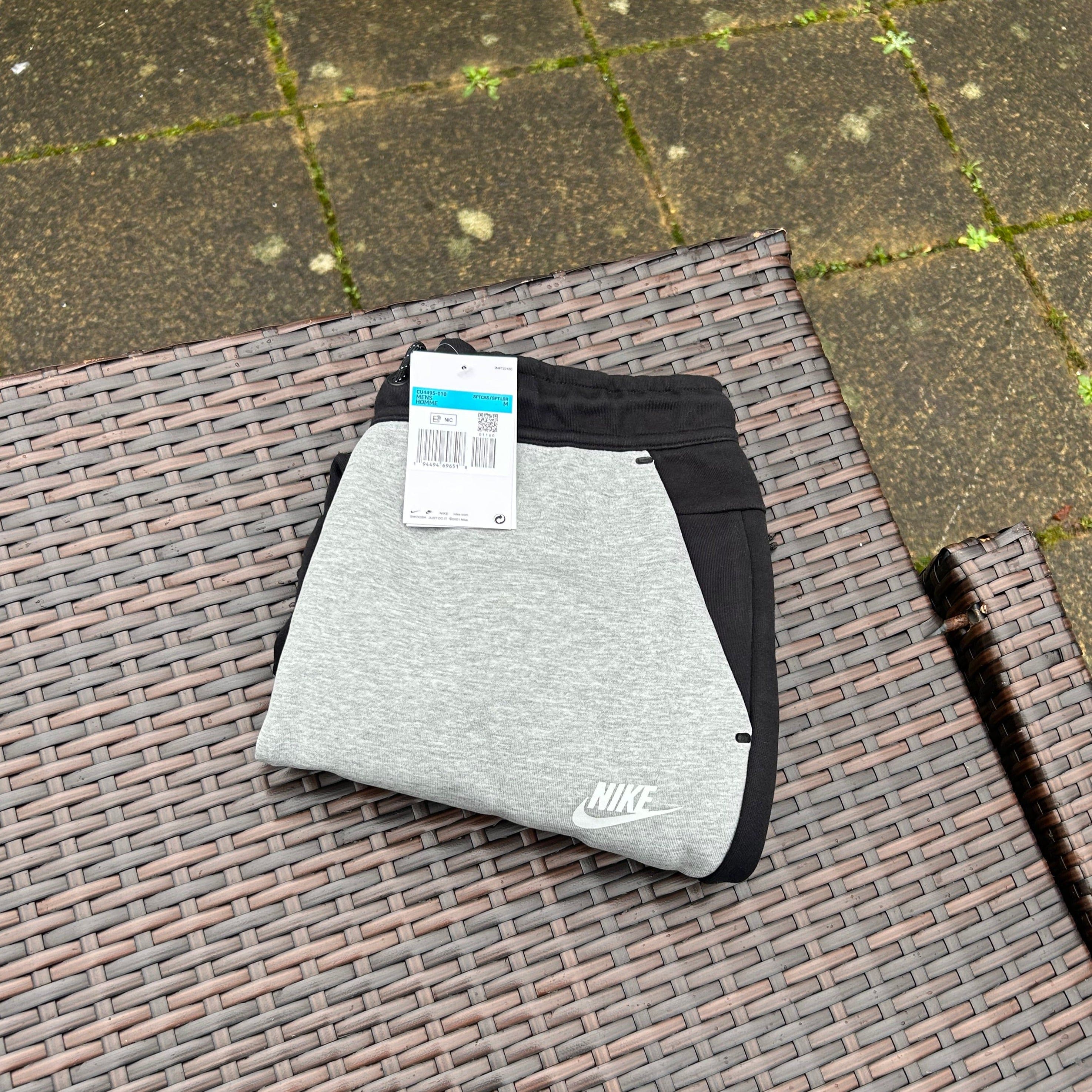 Nike Black/Grey Sportswear Tech Fleece - Image 3