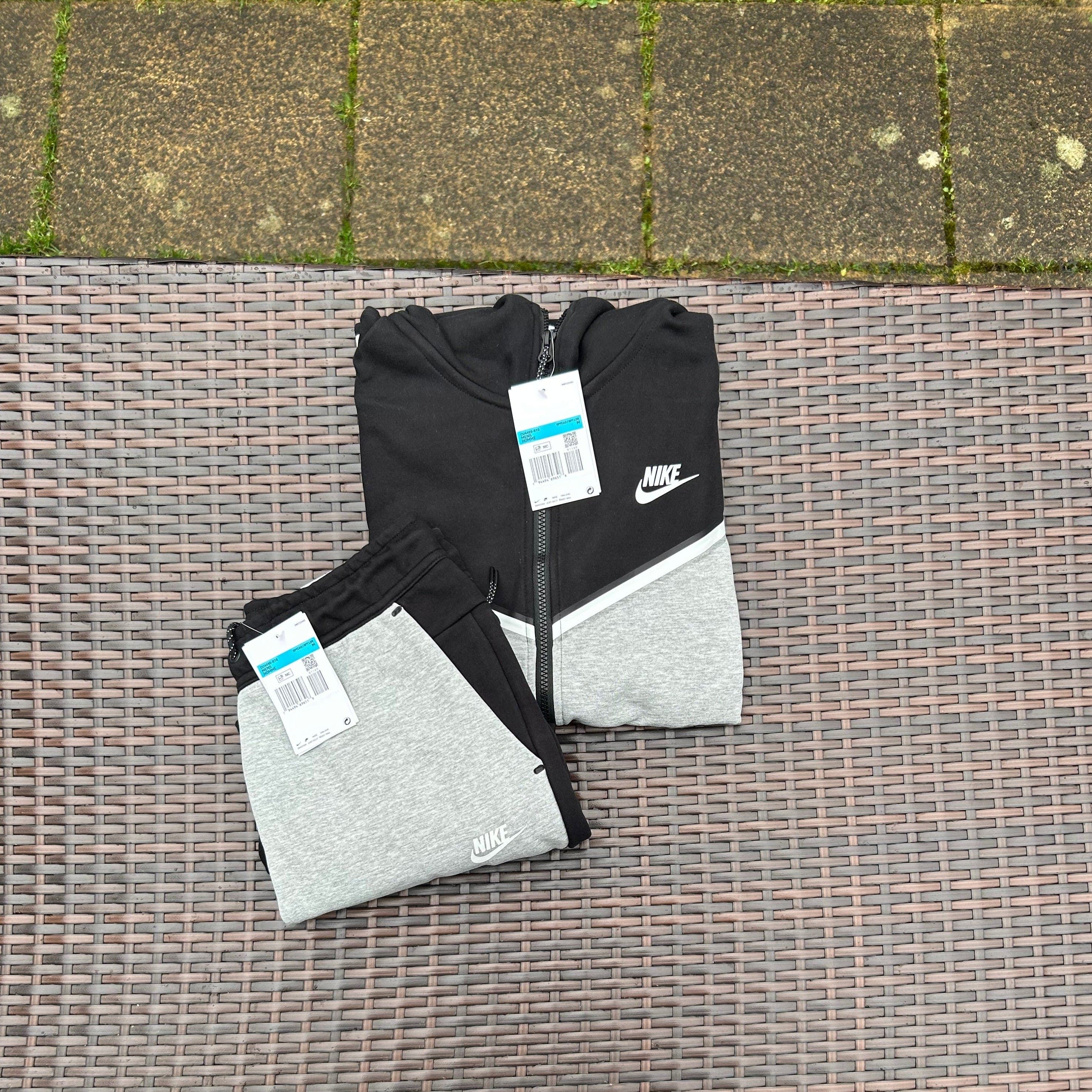 Nike Black/Grey Sportswear Tech Fleece - Image 4