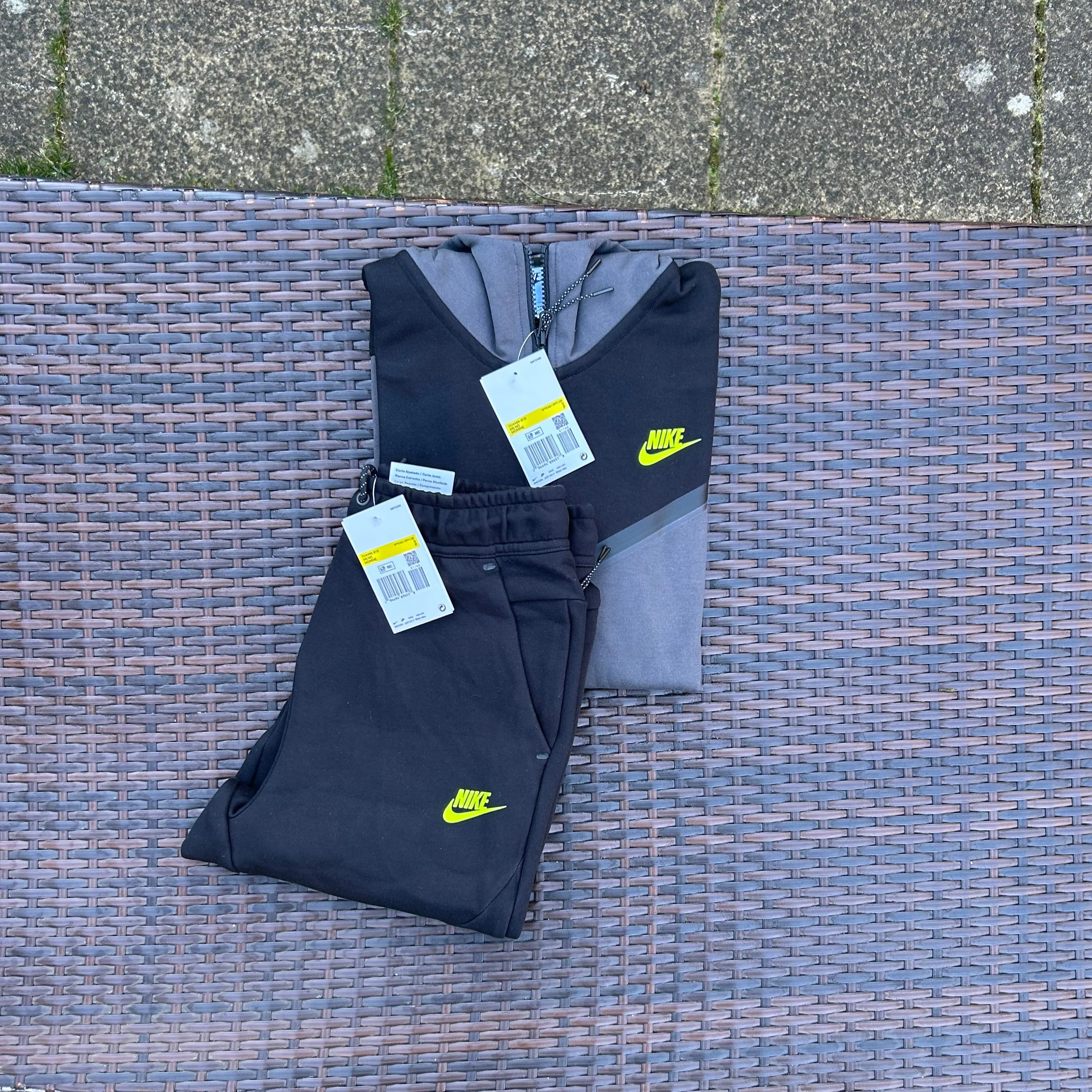 Nike Black/Grey "Anthracite" Sportswear Tech Fleece - Image 4
