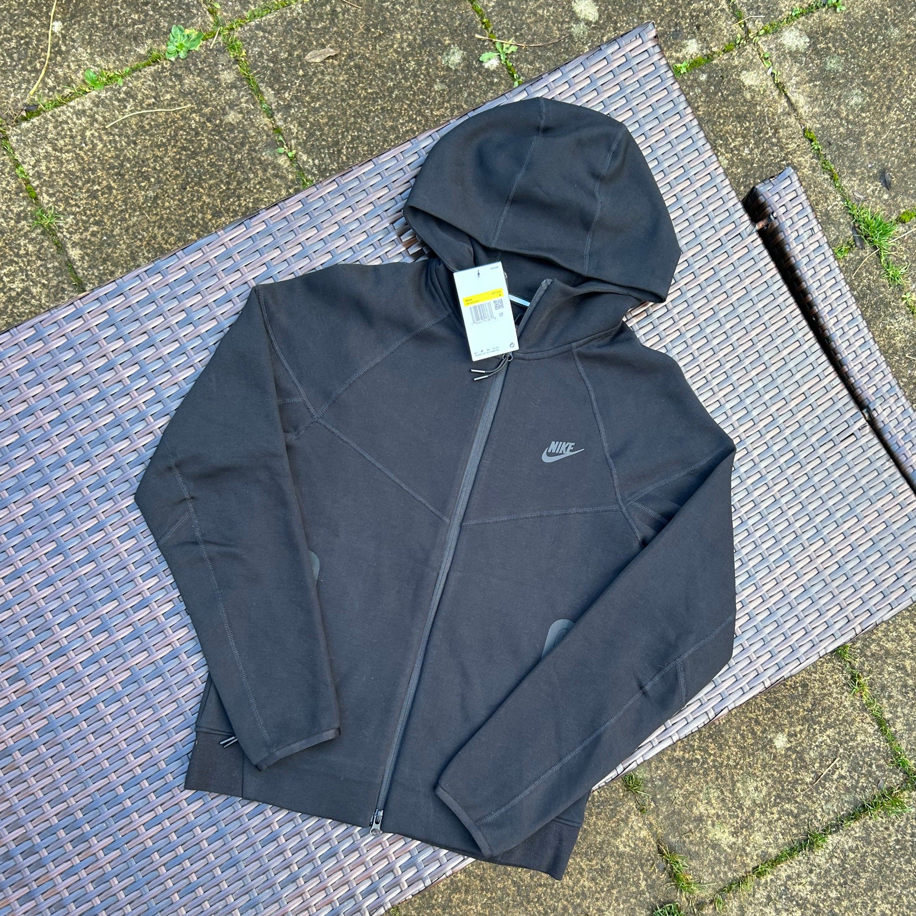 Nike Black Sportswear Tech Fleece (2023 Season) - Image 2