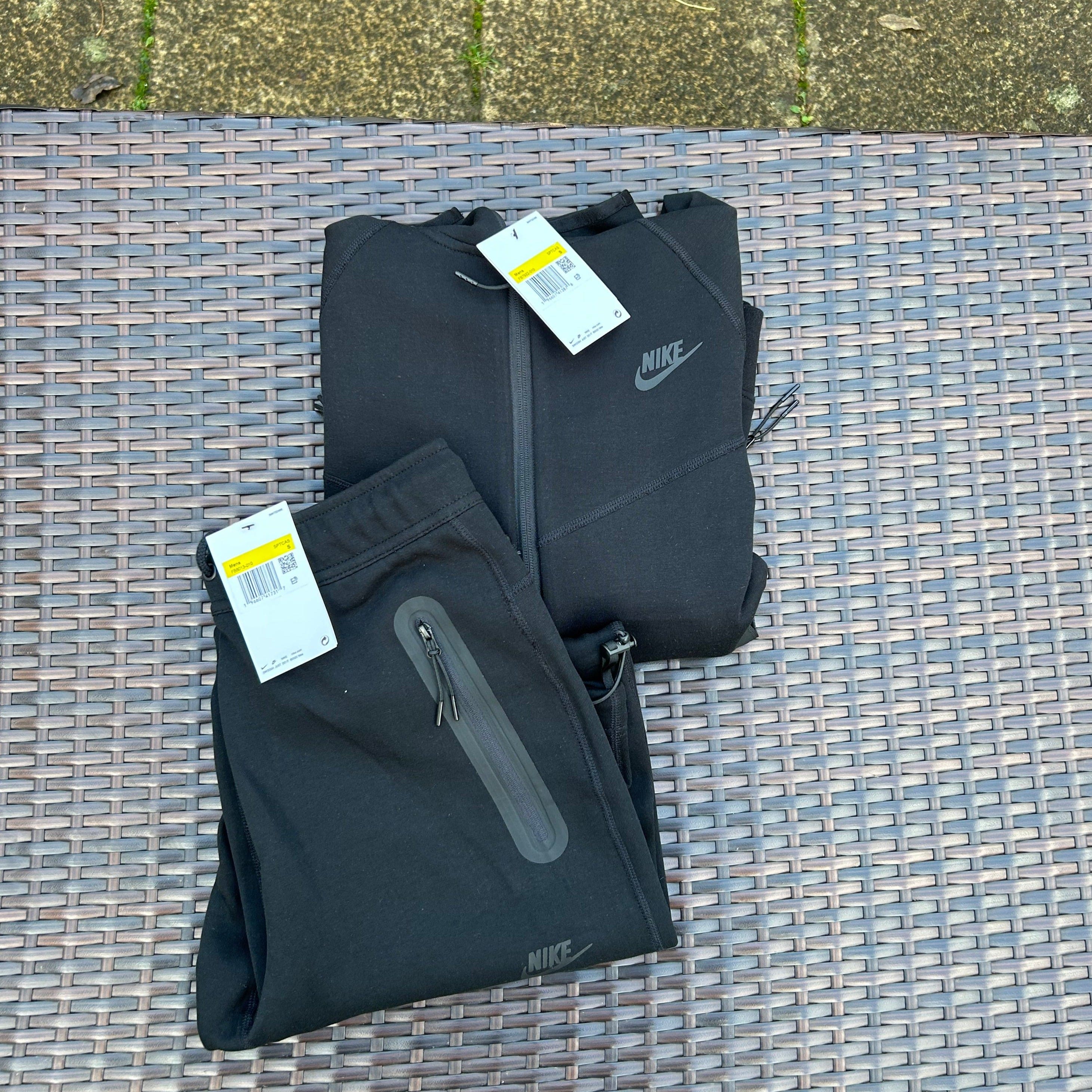 Nike Black Sportswear Tech Fleece (2023 Season) - Image 3