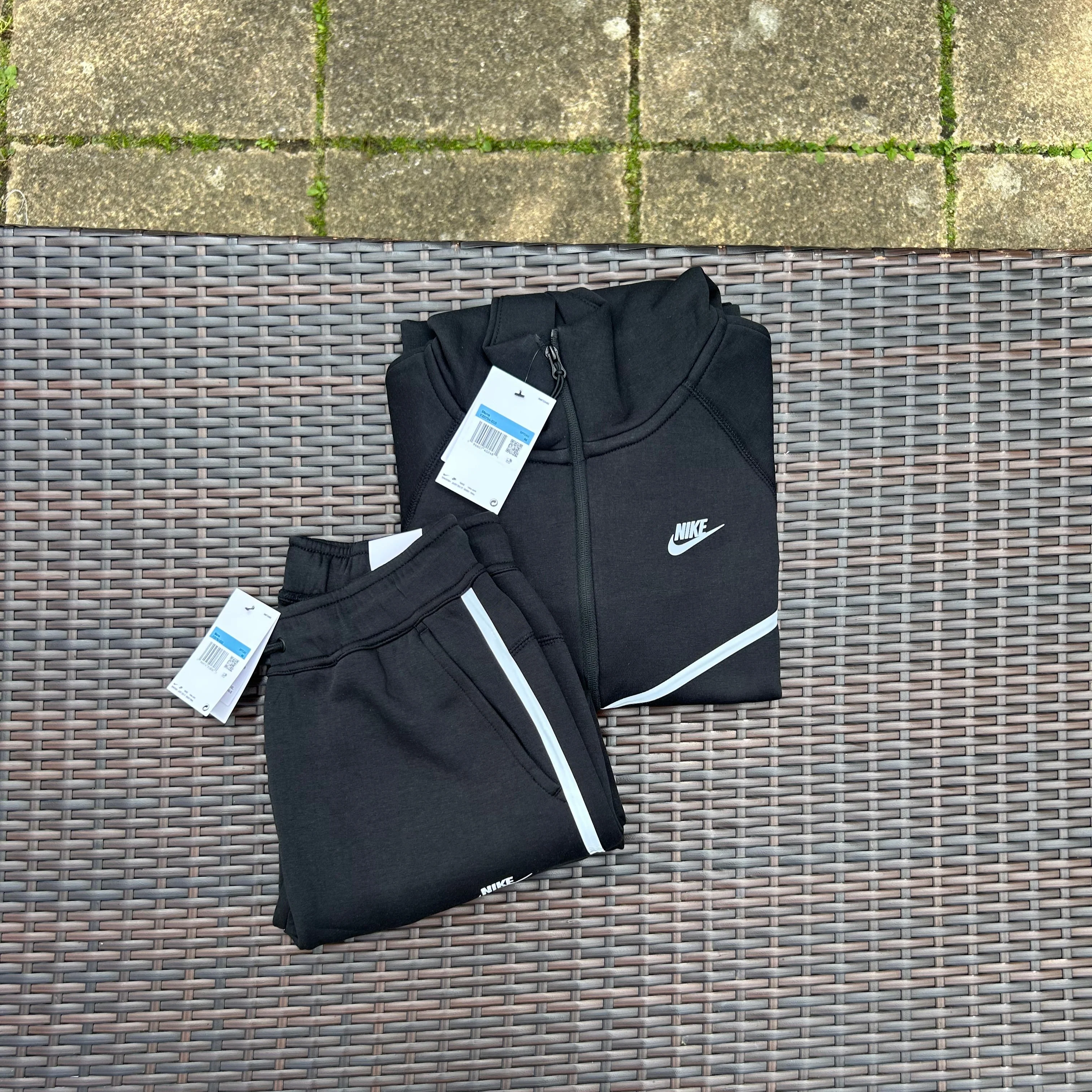 Nike Black Sportswear Tech Fleece (2024 Season) - Image 4