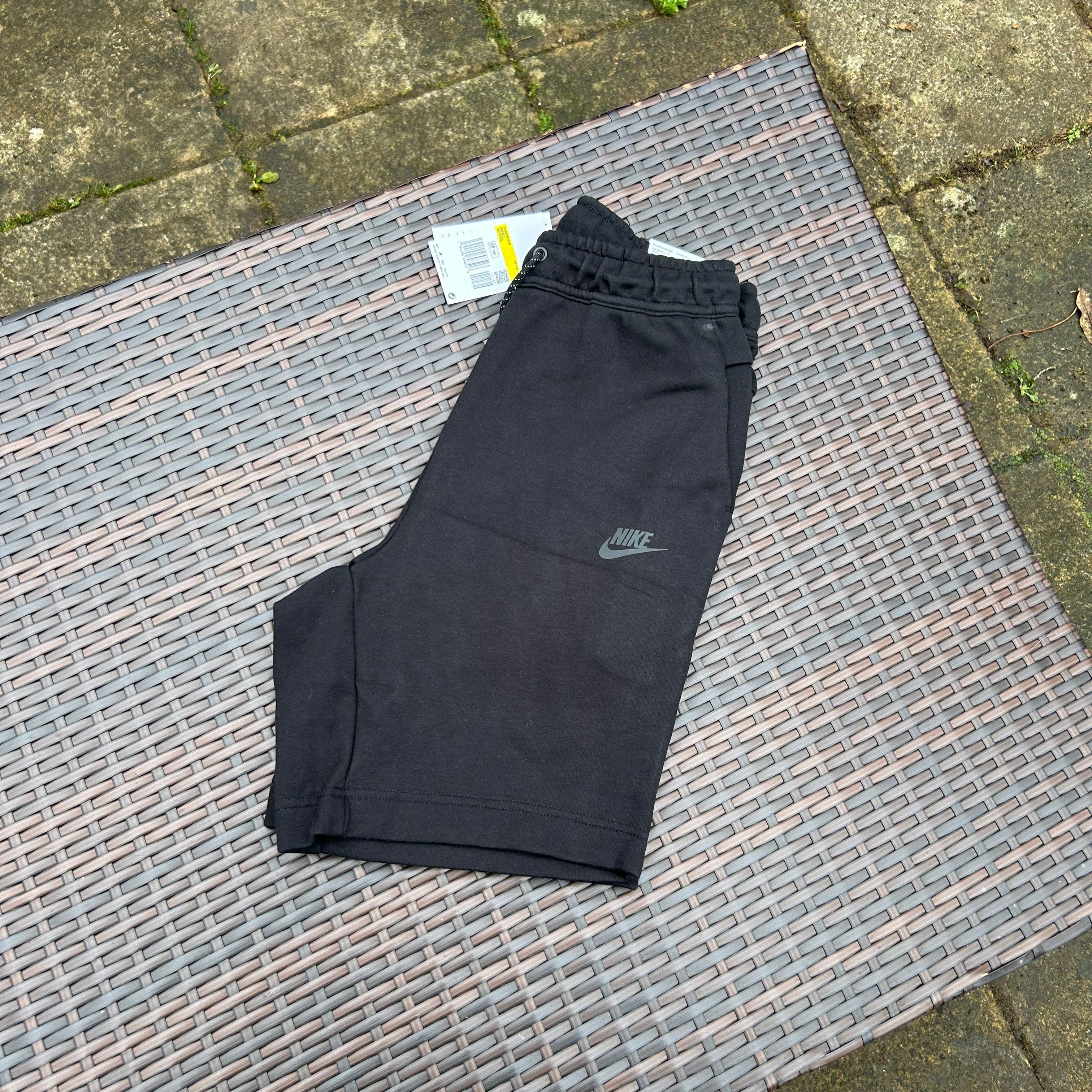 Nike Black Sportswear Tech Fleece Shorts - Image 2