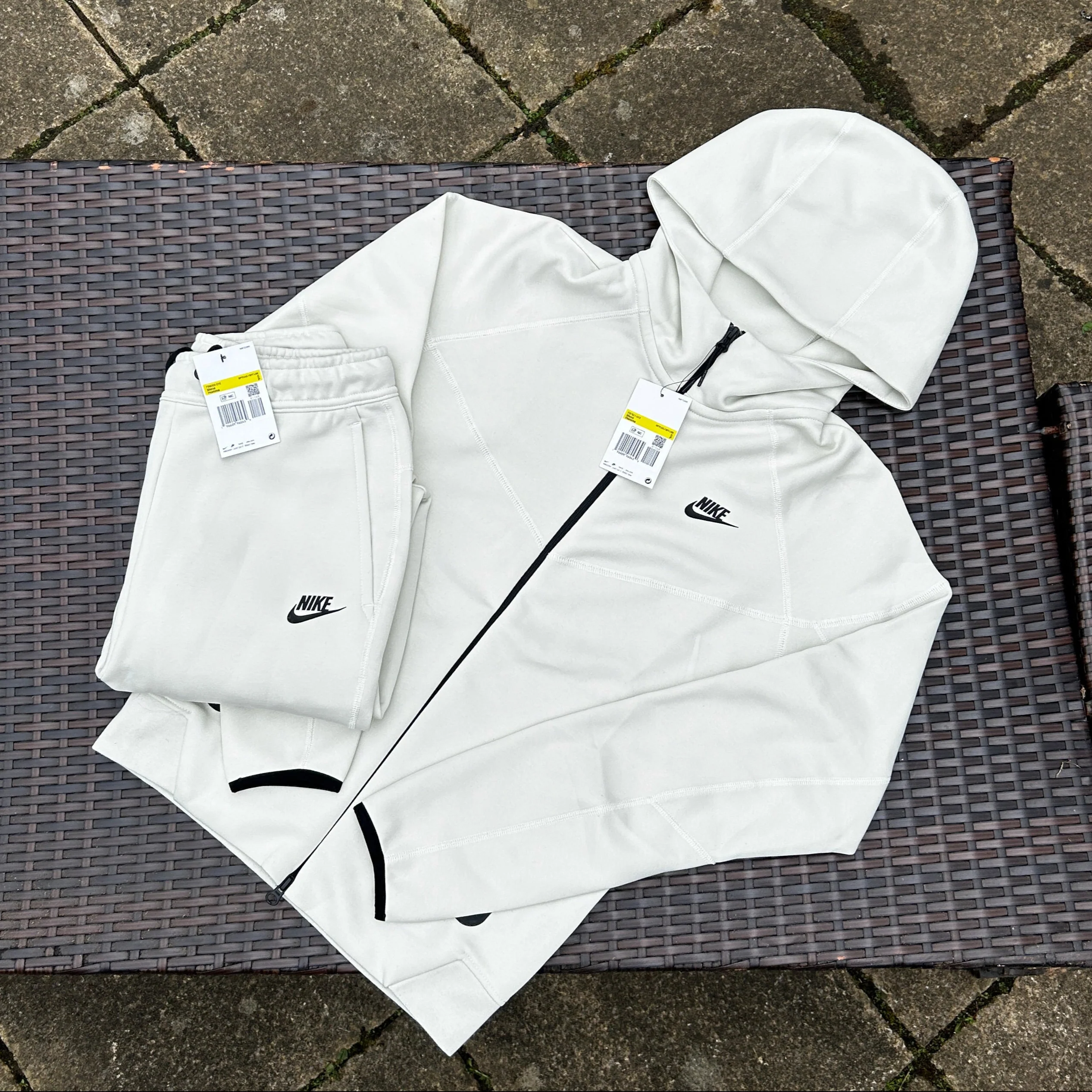 Nike Cream Sportswear Tech Fleece (2023 Season)