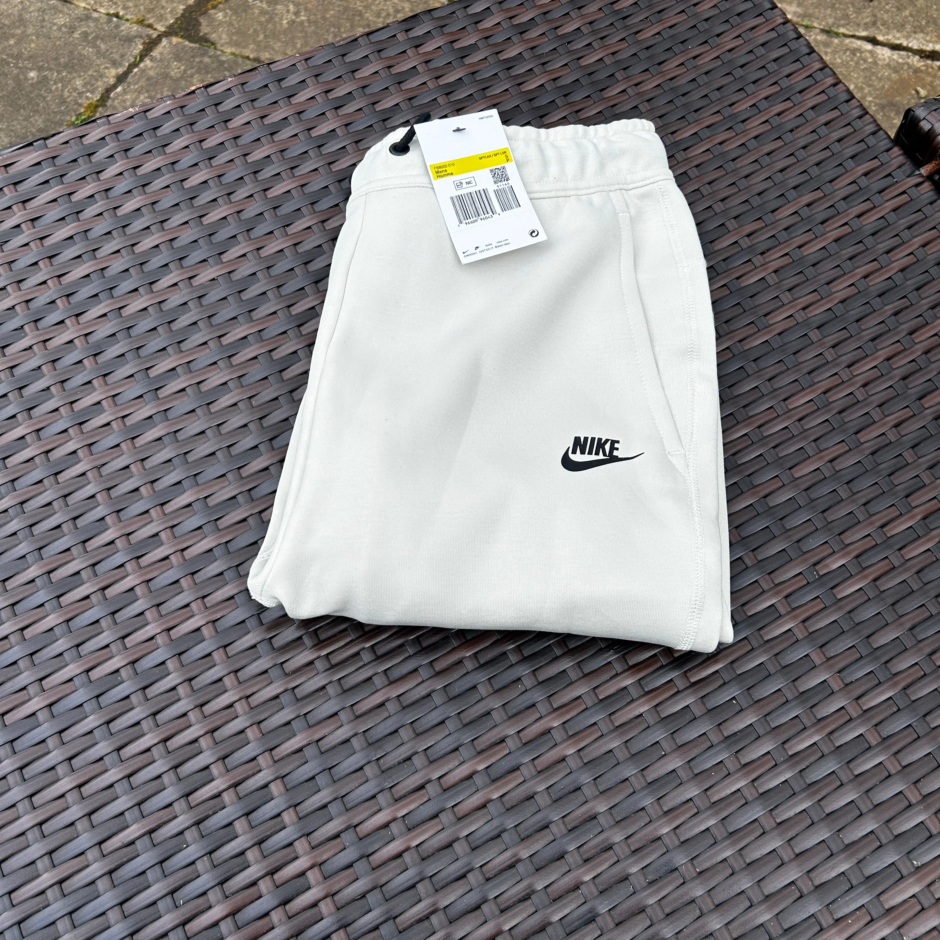 Nike Cream Sportswear Tech Fleece (2023 Season) - Image 3