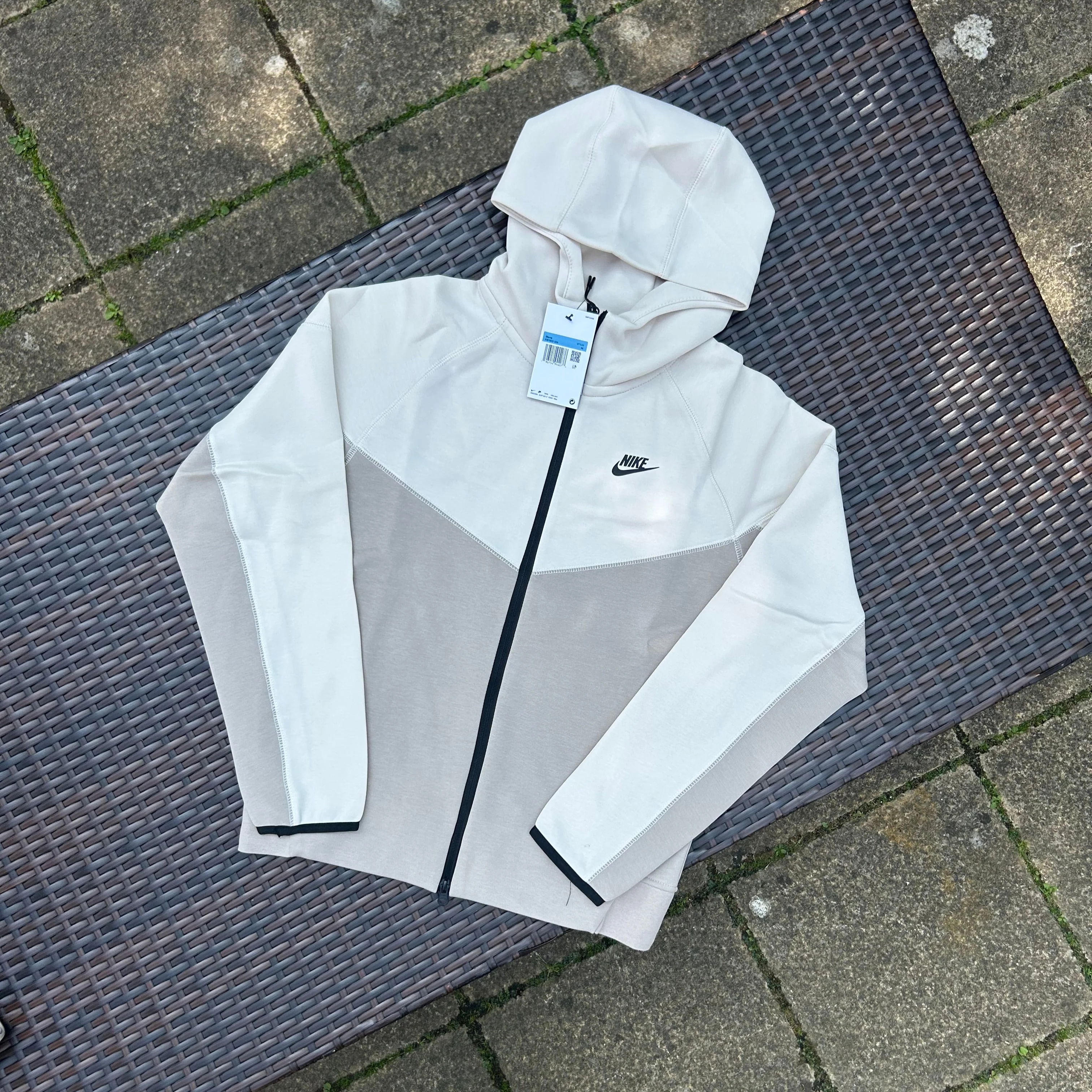 Nike Cream/Beige Sportswear Tech Fleece (2024 Season) - Image 2