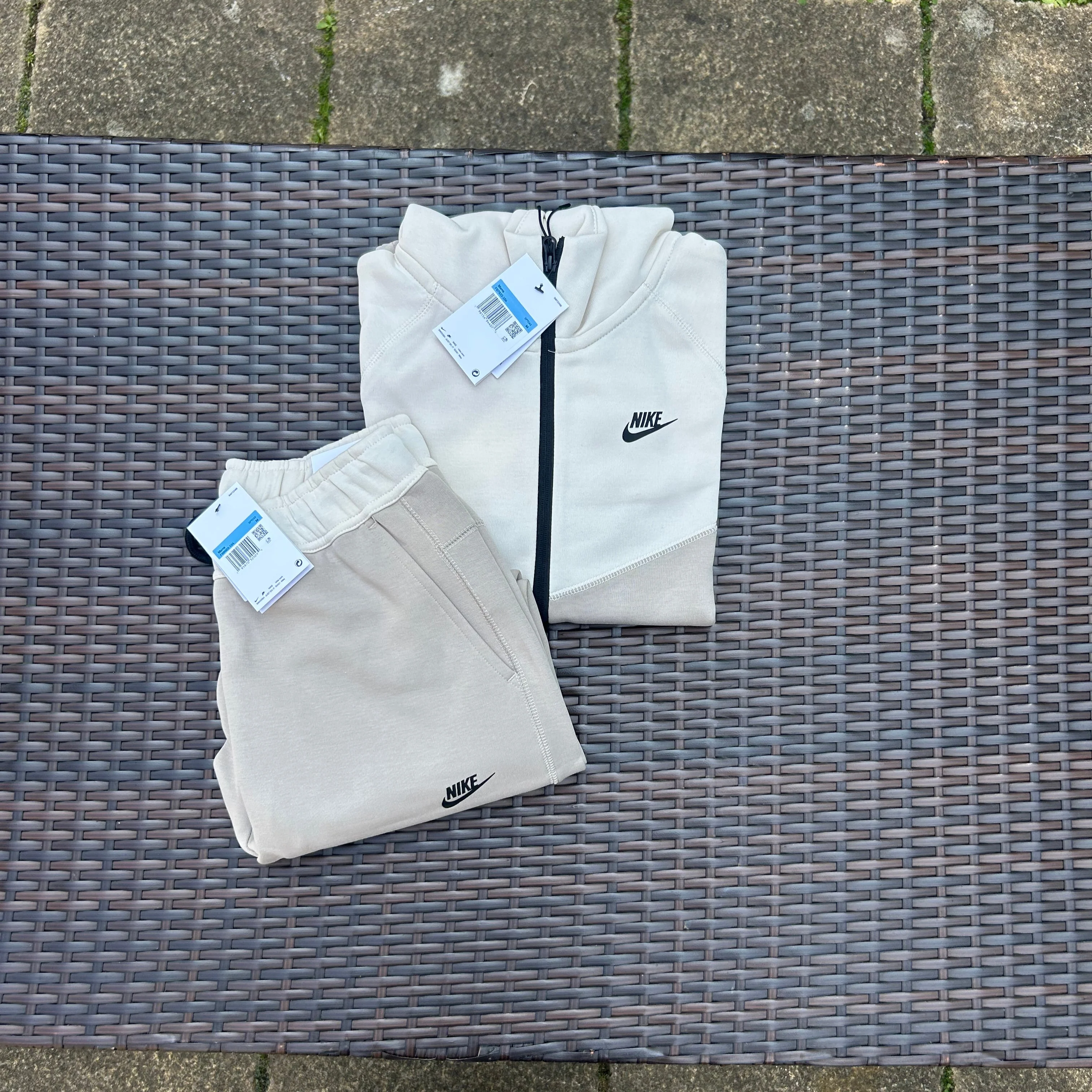Nike Cream/Beige Sportswear Tech Fleece (2024 Season) - Image 4