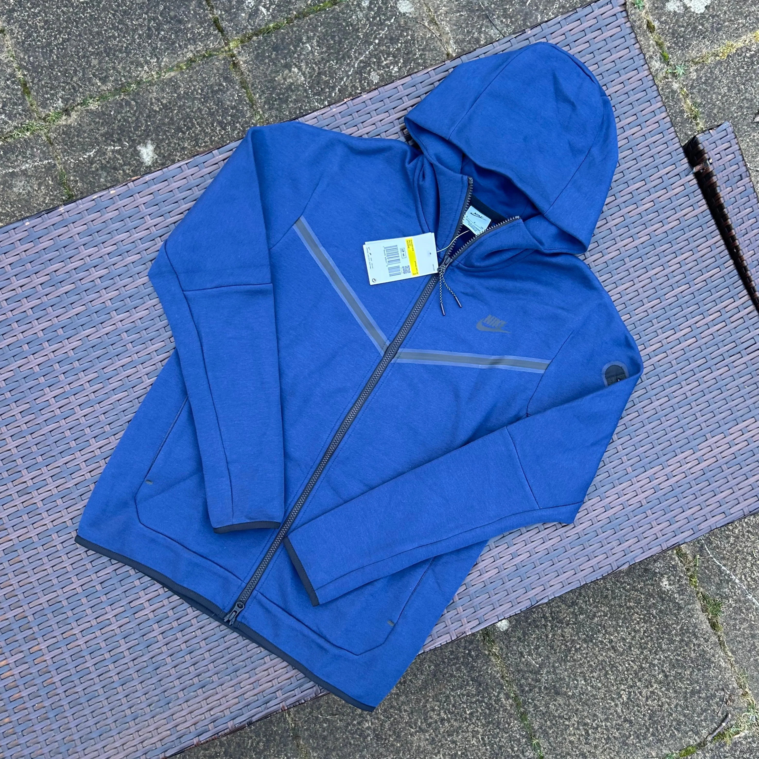 Nike Dark Blue Sportswear Tech Fleece - Image 2