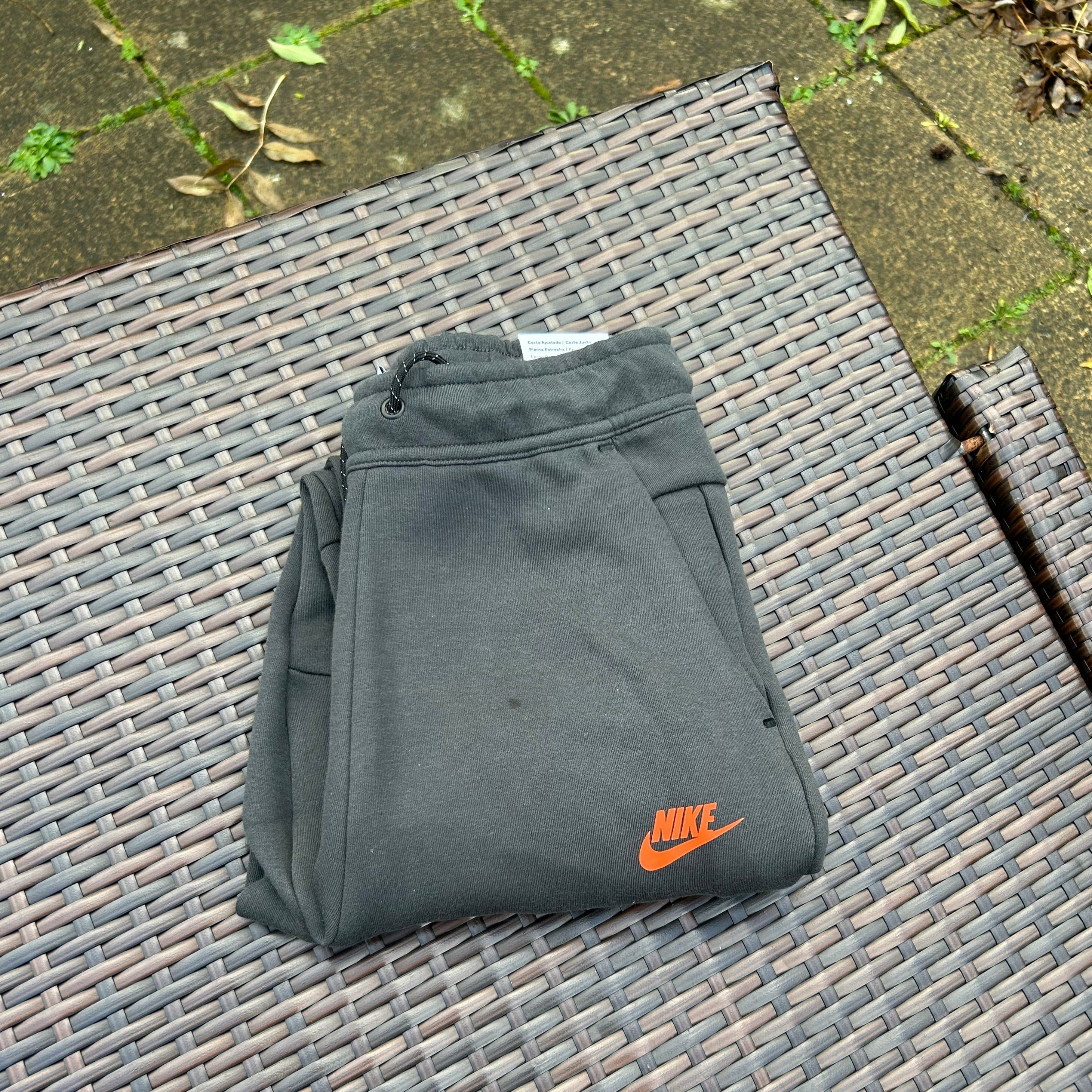 Nike Sportswear Tech Fleece Black/Orange - Image 3
