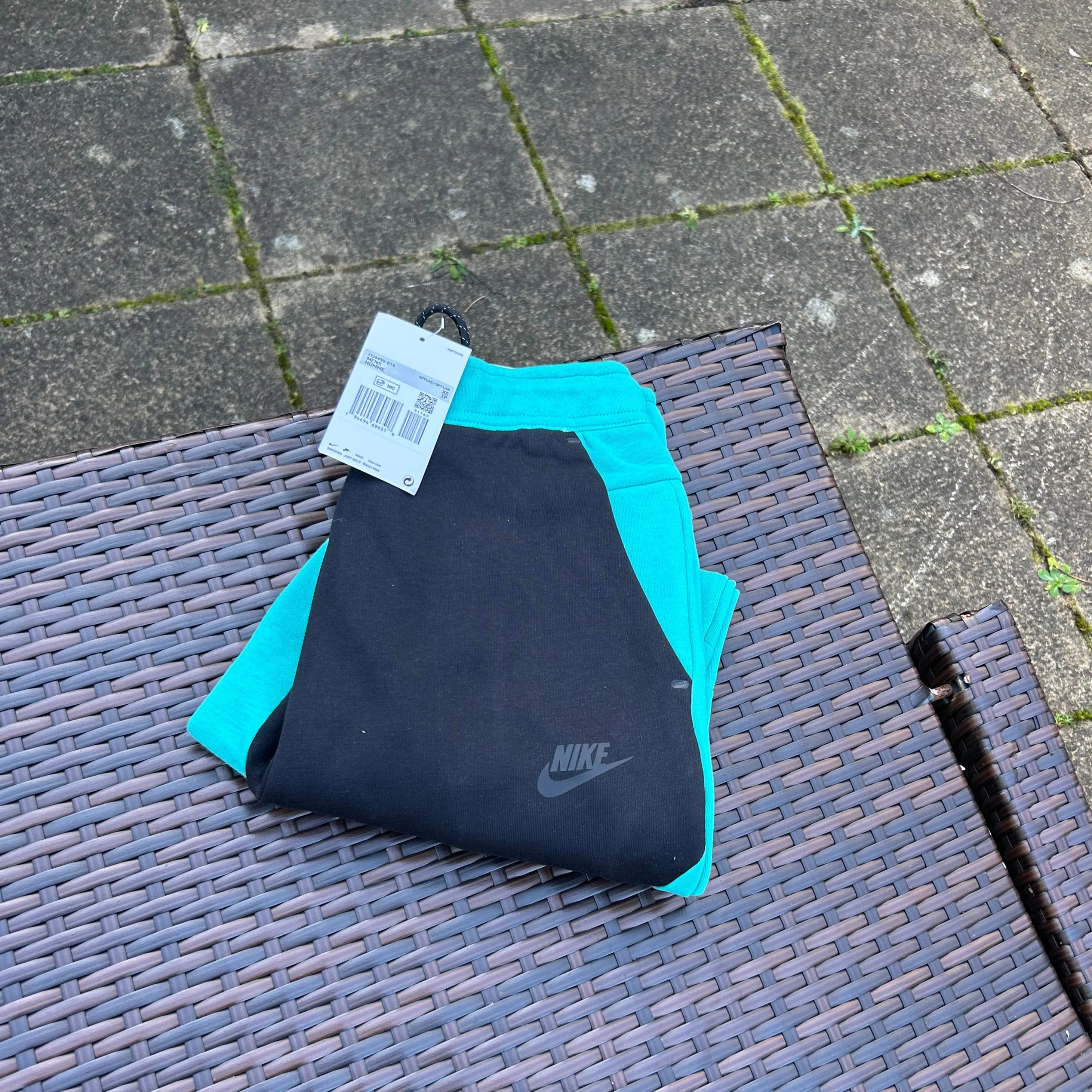 Nike "Teal/Black" Sportswear Tech Fleece - Image 3