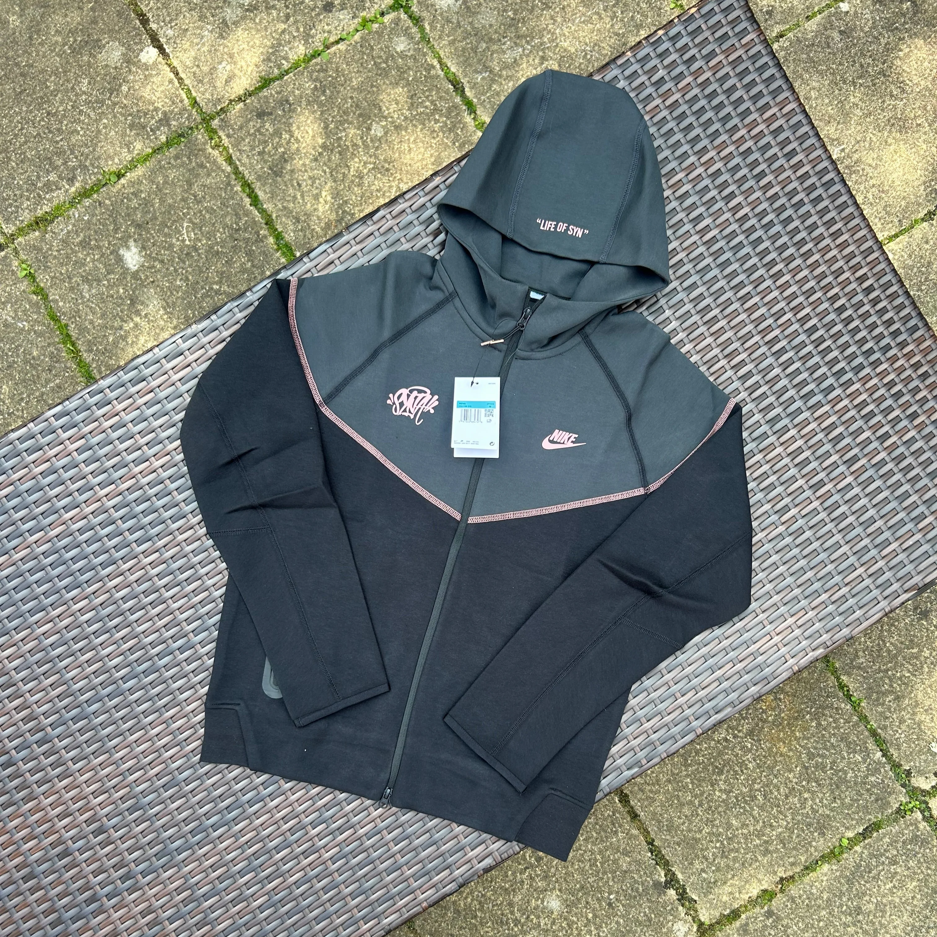 Nike x Syna World Sportswear Tech Fleece - Image 2