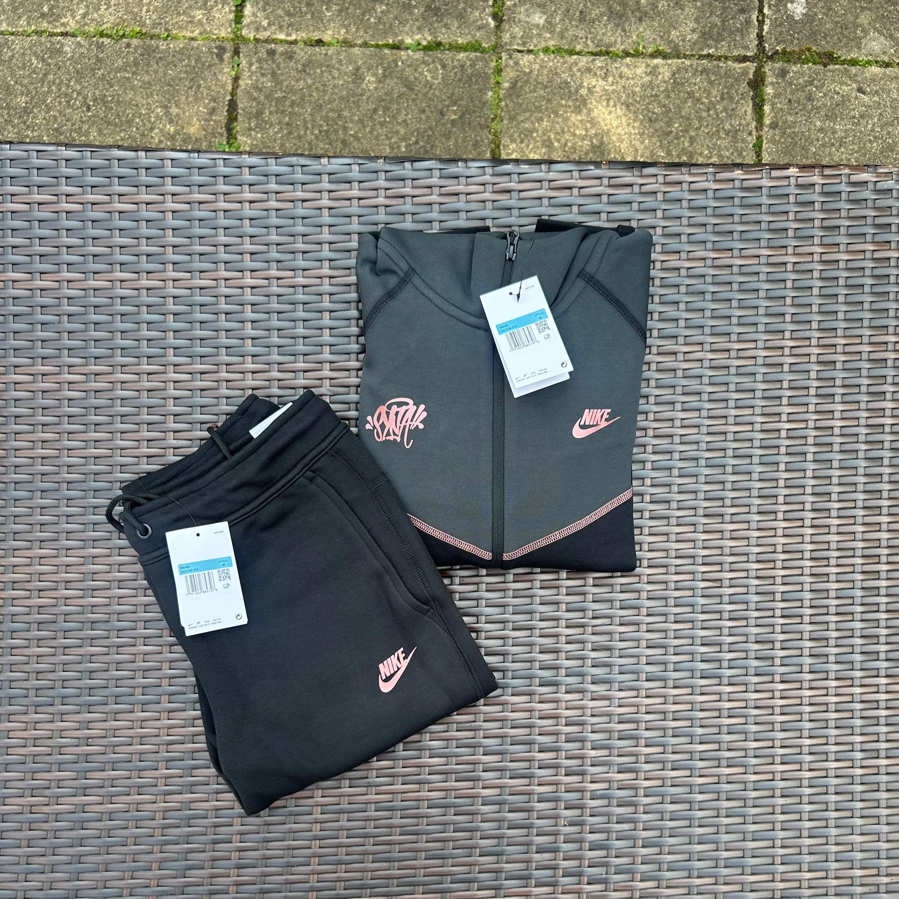 Nike x Syna World Sportswear Tech Fleece - Image 4