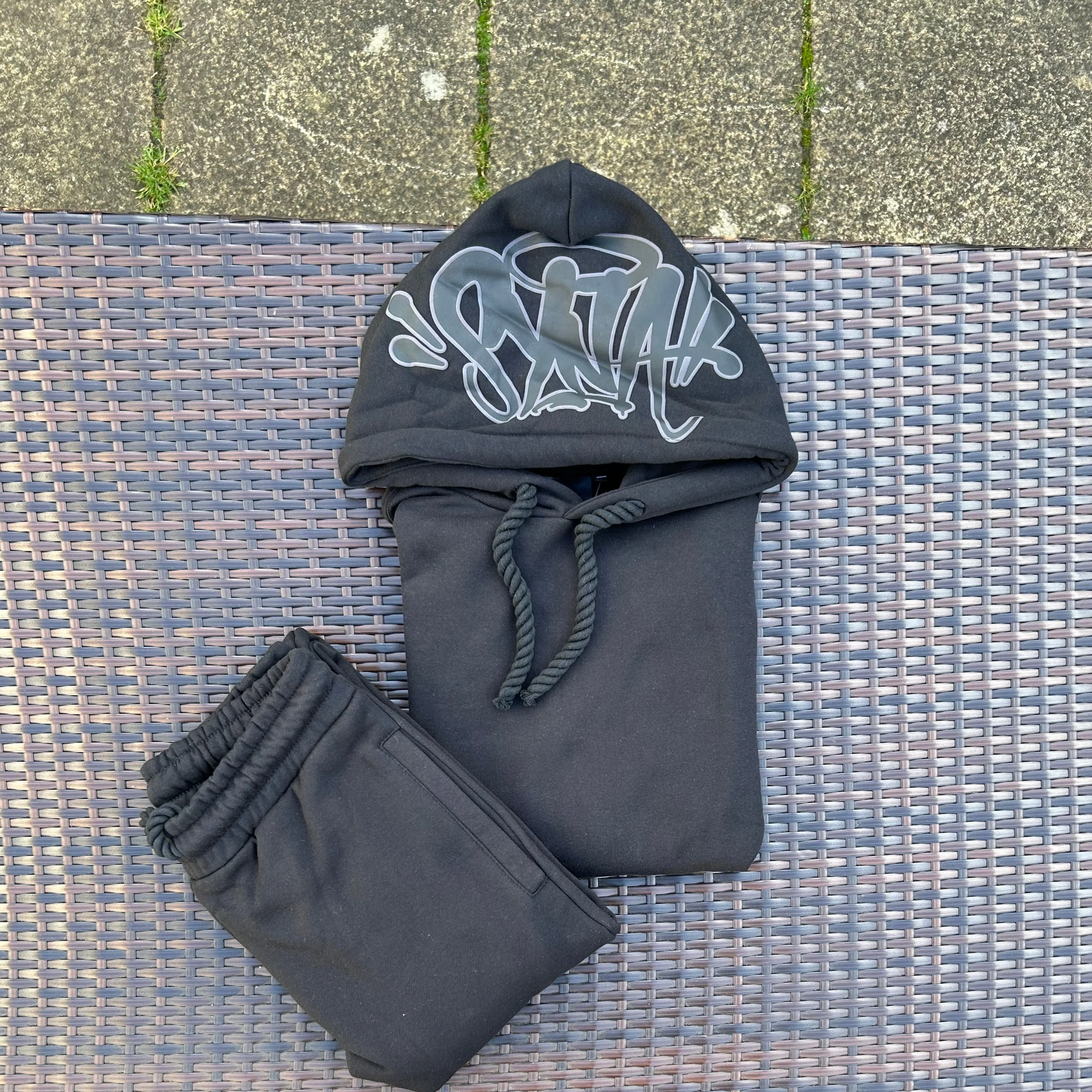 Syna World Triple Black Tracksuit - Image 3