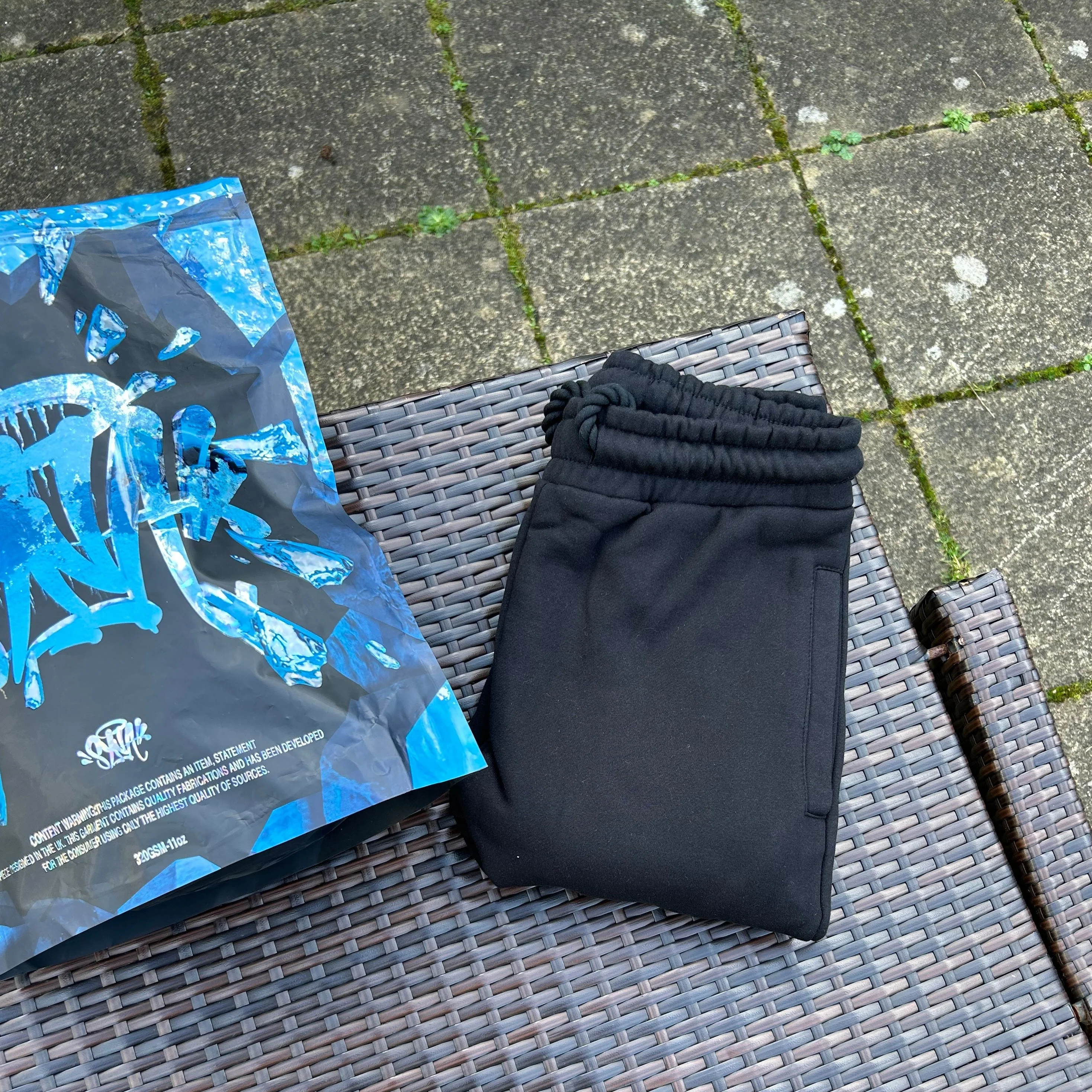 Syna World Triple Black Tracksuit - Image 4